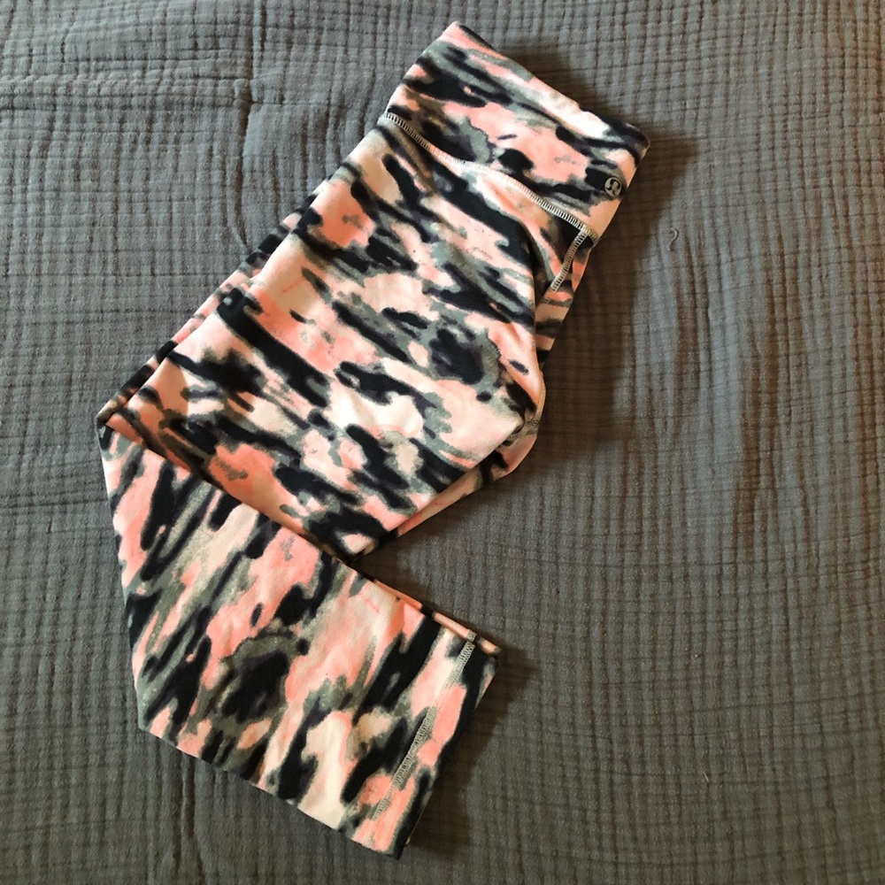 Lululemon pink camo crop leggings